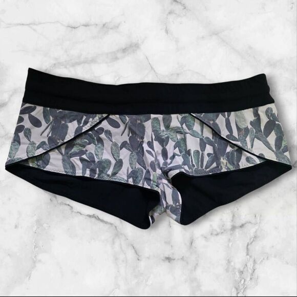 Lululemon Size 14 Water Surf Shorts Prickly Pear Reversible Black - Picture 3 of 5